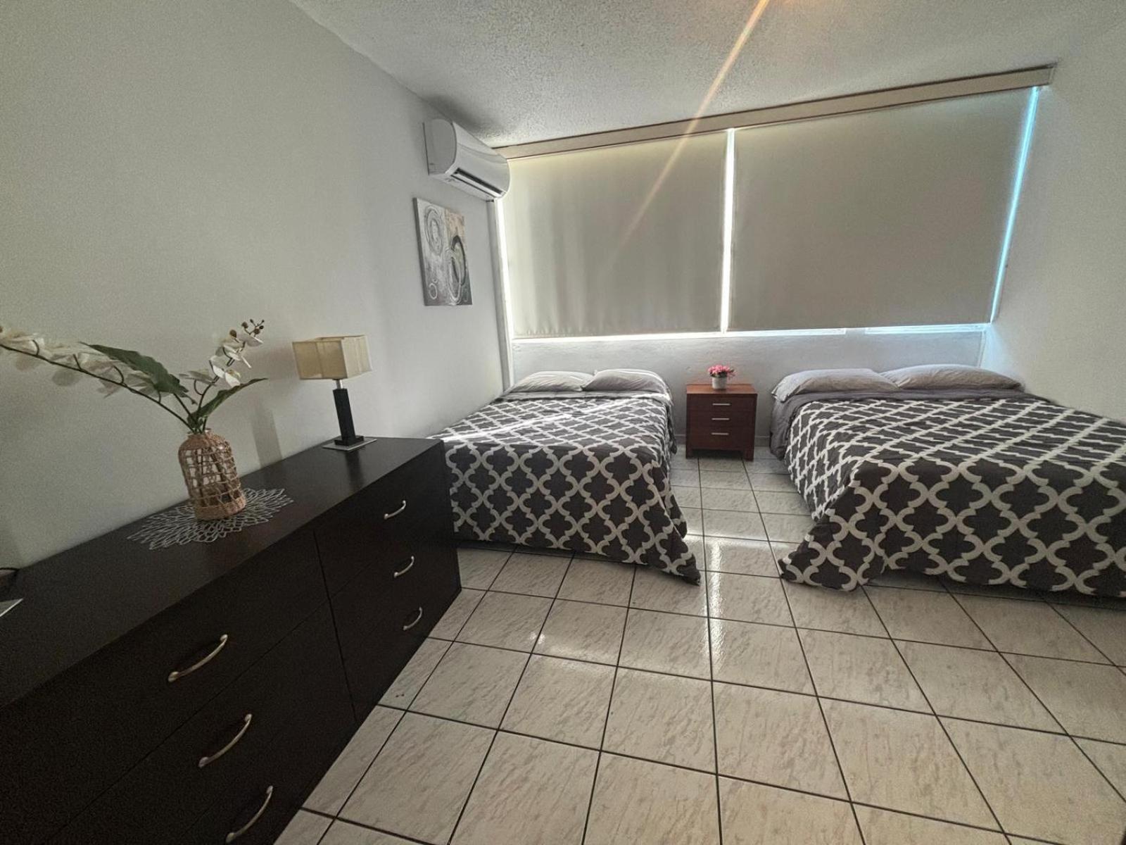 Marbella Apartments ซานฮวน ภายนอก รูปภาพ